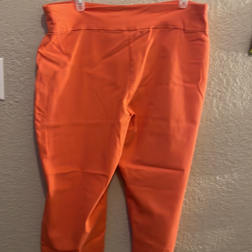 Peach capris - Picture 3 of 3